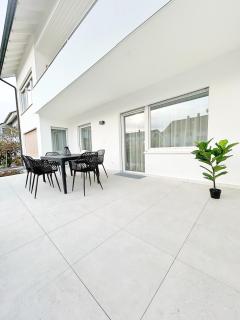 Basilisk Homes - in Grenzach-Wyhlen bei Basel - 4 x Moderne Fewos je 1bis2, 1bis4 oder 1bis6 Pers mit Küche und Balkon oder Terrasse - Parkplätze vorhanden - 4