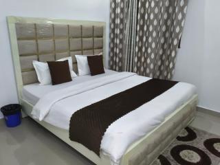 Hotel The Taj grand inn - 1