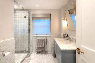 Scunthorpe - Soho Deluxe - 6 Poland St London W1F 8PS - 4