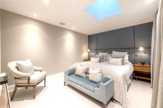 Scunthorpe - Soho Deluxe - 6 Poland St London W1F 8PS - 5