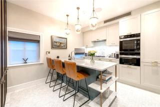 Scunthorpe - Soho Deluxe - 6 Poland St London W1F 8PS - 9