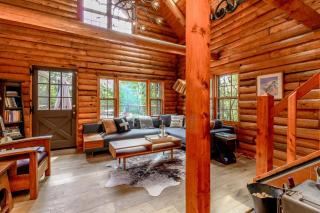 Tranquil and Private 2 Bedroom Cabin with Hot Tub - 6