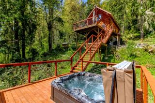 Tranquil and Private 2 Bedroom Cabin with Hot Tub - 8