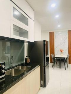 Modern 1 bedroom apt at The Emerald Golf View - Pool, Gym, Near Aeon Mall and VSIP - 1