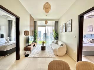 Luxury 2BR with Dubai Canal View Near Burj Khalifa - 0