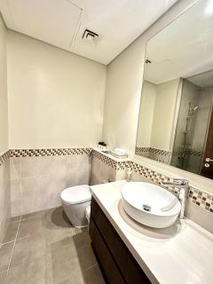 Luxury 2BR with Dubai Canal View Near Burj Khalifa - 2
