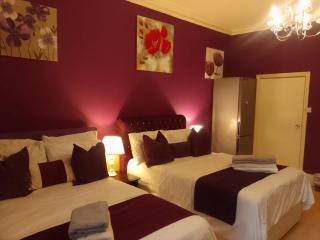 Executive Suite at Ideal home & cottage, Inviting 2 Bedroom apartment, Sleep 6 Ideal for contractors, family & Groups - 2