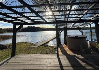 Peaceful lake retreat with sauna & hot tub - 7