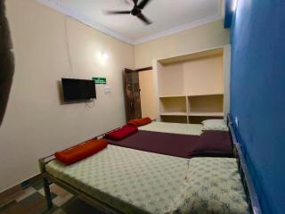 SriShivaShankari GuestHouse - 4