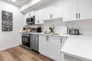 Cozy 2-Bed 1 Bath Entire Place - 9