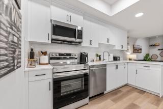 Cozy 2-Bed 1 Bath Entire Place - 7