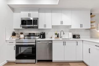 Cozy 2-Bed 1 Bath Entire Place - 5