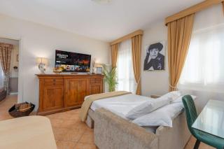 La corte di Danilo - 1