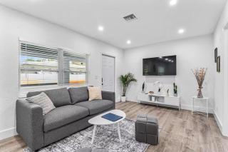 Charming North Miami Home with Private Yard - 8