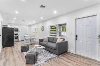 Charming North Miami Home with Private Yard - 7