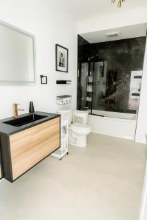 New and renovated - Grande-Allée - 3 bedrooms - 5 beds - 8