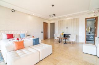 Villa Traverta-marrakech luxe et sérénité, 5 suites, 3 salons européens & 1 salon beldi, cuisine américaine équipée, piscine au sel chauffée, hammam traditionnel & services personnalisés - 3