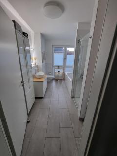 Large modern accommodation in a central location - 7