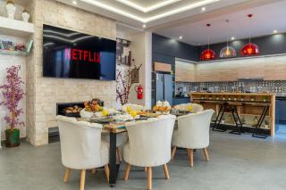 Villa Traverta-marrakech luxe et sérénité, 5 suites, 3 salons européens & 1 salon beldi, cuisine américaine équipée, piscine au sel chauffée, hammam traditionnel & services personnalisés - 0