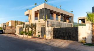 Villa Traverta-marrakech luxe et sérénité, 5 suites, 3 salons européens & 1 salon beldi, cuisine américaine équipée, piscine au sel chauffée, hammam traditionnel & services personnalisés - 9