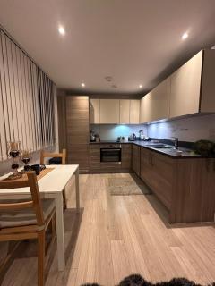 Your Private Apartment in Vibrant Wembley! - 1