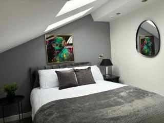 Stylish Duplex Apartment in Liverpool City Centre - 2