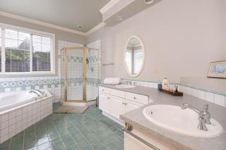 Prime Richmond Stay 10 min to YVR & Steveston - 8