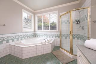 Prime Richmond Stay 10 min to YVR & Steveston - 2