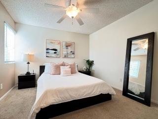 Prime Location and Stylish Apartment La Jolla UTC - Gym, Pool, Jacuzzi and Parking Access - 6