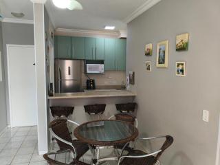 Ubatuba-Praia Grande 2 ar, internet , elevador, piscinas, vista mar, 120 m praia - 8