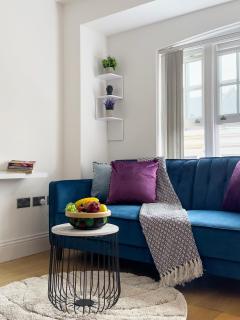 1-Bedroom Apartment with Balcony near Brick Lane Sleeps 3 - 5