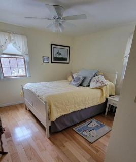 Family Retreat at York Beach - 4