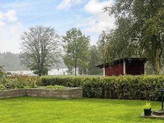 Charming Cottage by Sjunnaryd Lake - 2