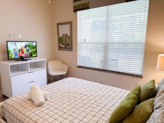 Stylish 3-BR - Free Pool Heat Oct–Nov - 1