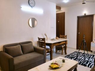 Cherry Blossom Hideaway Elegant 3BHK Cozy Ambience With Pool - 3