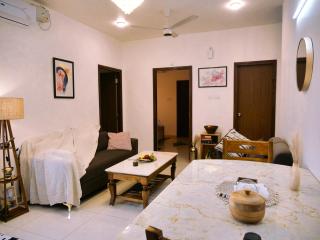 Cherry Blossom Hideaway Elegant 3BHK Cozy Ambience With Pool - 7