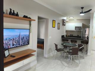 Ubatuaba-Praia Grande(Area Nobre), 100 mts da praia, 2 ar, internet, elevador, vaga coberta, piscina semeolimpica e infantil, churrasqueiras. - 0