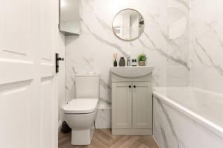 Stylish cosy retreat with private parking - 5