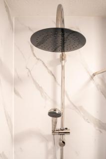 Stylish cosy retreat with private parking - 4