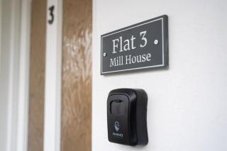 Stylish cosy retreat with private parking - 3