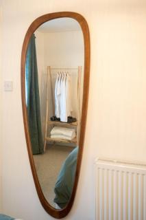 Stylish cosy retreat with private parking - 1