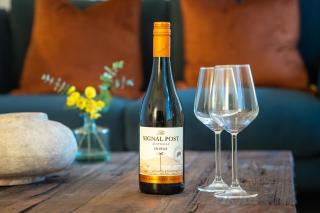 Stylish cosy retreat with private parking - 3