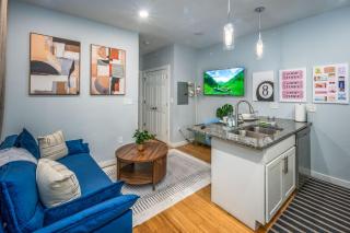 Prime OTR by TQL, Smart TVs, King Bed, Wifi, Sleeps 3ppl, 1st Fl - 0