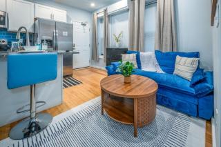 Prime OTR by TQL, Smart TVs, King Bed, Wifi, Sleeps 3ppl, 1st Fl - 4