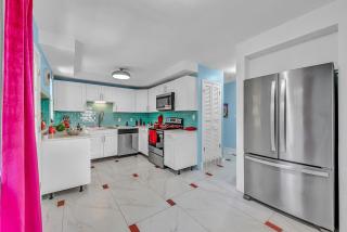 Little Paris- In Affluent University HTS - 3