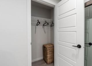 YYC Retreat - Near Mountains & Airport - 8