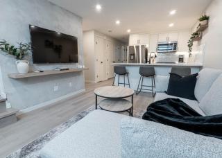 YYC Retreat - Near Mountains & Airport - 1