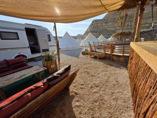 Glamping Caravans In the Crater- גלמפינג קרוואנים במכתש - 2