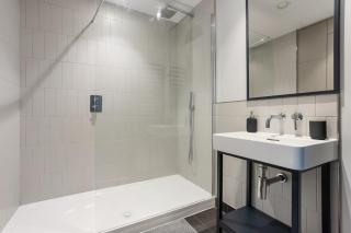 Prestigious 2BR , Roof Terrace, 15 Mins to London, Sleeps 7 - 6