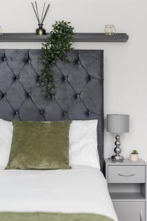 Prestigious 2BR , Roof Terrace, 15 Mins to London, Sleeps 7 - 7